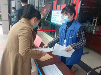 虞城縣行政服務(wù)中心 以國家級標(biāo)準(zhǔn)化試點(diǎn)為引領(lǐng)，筑牢防疫屏障，優(yōu)化證照代辦服務(wù)